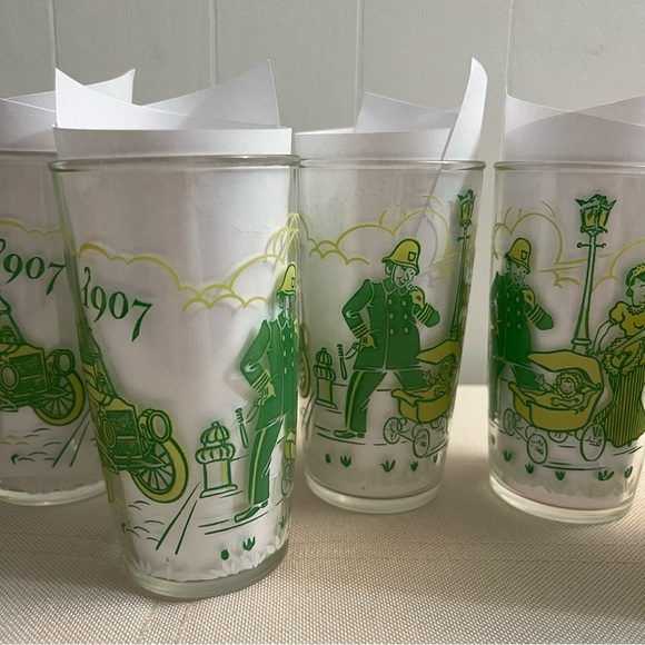 Vintage Maxwell 1907 Sour Cream Glasses Set of 7 - Picture 4 of 7